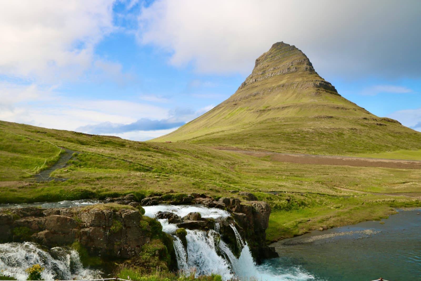Kirkjufell mountain under a starry sky
